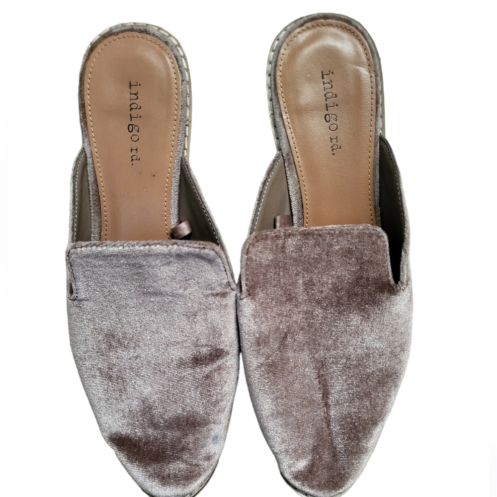Womens Indigord suede like slides Size 7. Casual Plum Color